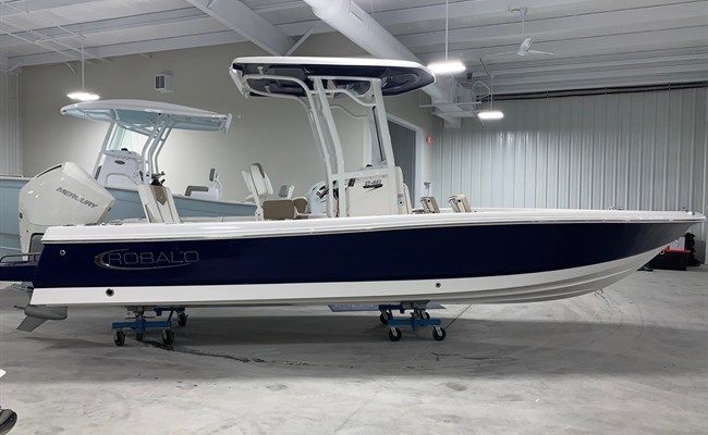 2024 Robalo 246 Cayman Biscayne Blue/White